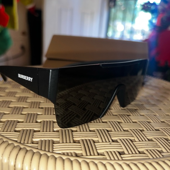 BURBERRY SUN GLASSES BLACK - Picture 5 of 9